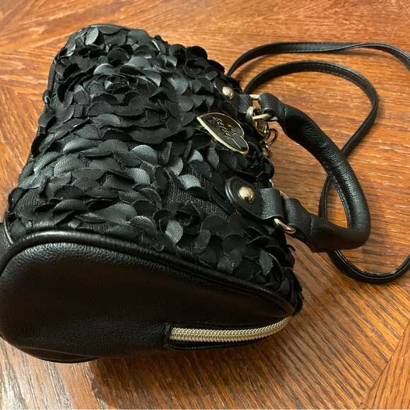 Adorable Betsy Johnson Frilly Black 🌹 Petal Heart Silver Hardware & Chain bag! - Picture 7 of 16